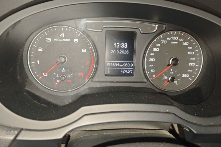 Audi Q3 2019 car image #14
