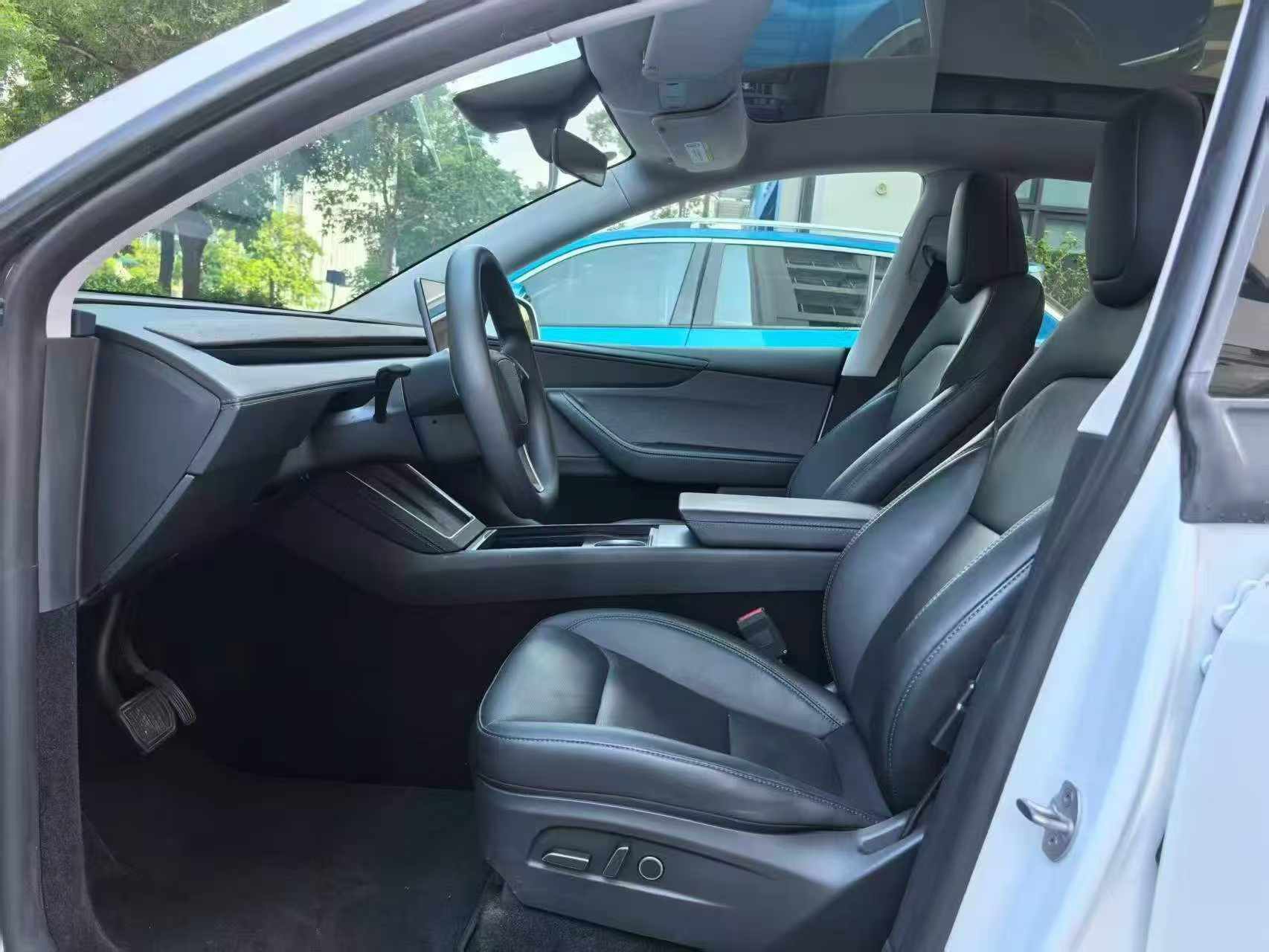 Tesla Model Y 2026 #2 Tesla Model Y 2026 car image #2