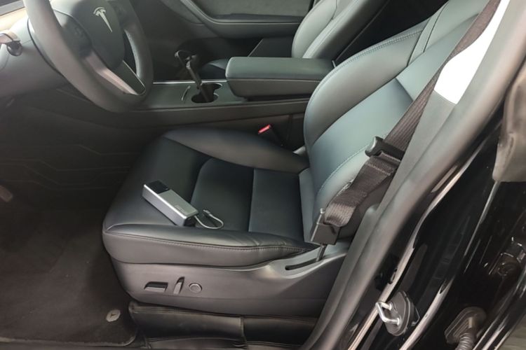 Tesla Model Y 2023 immagine di auto #15