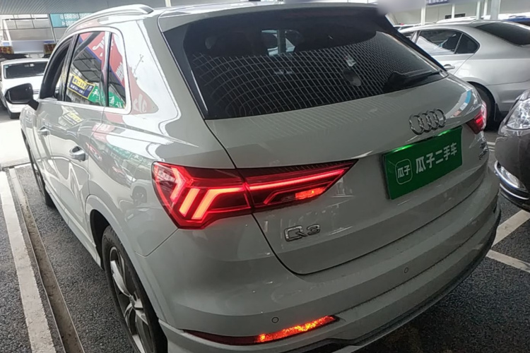 Audi Q3 2020 car image #7