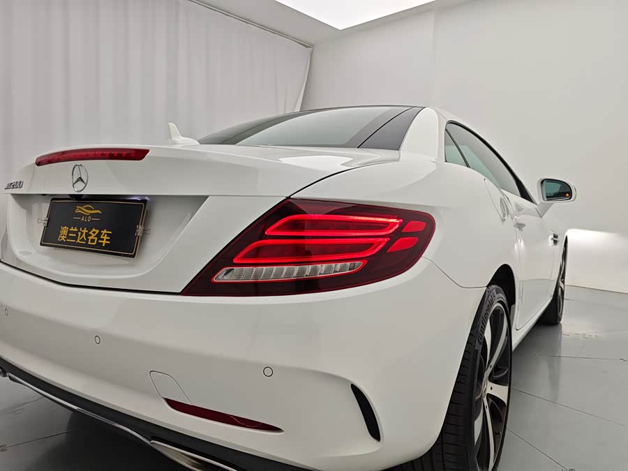 Mercedes-Benz SLC Class 2017 car image #34