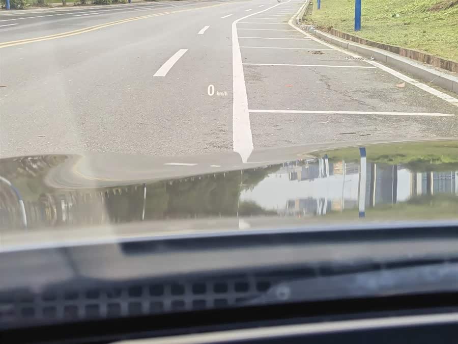 BMW i4 M50 2015 car image #34