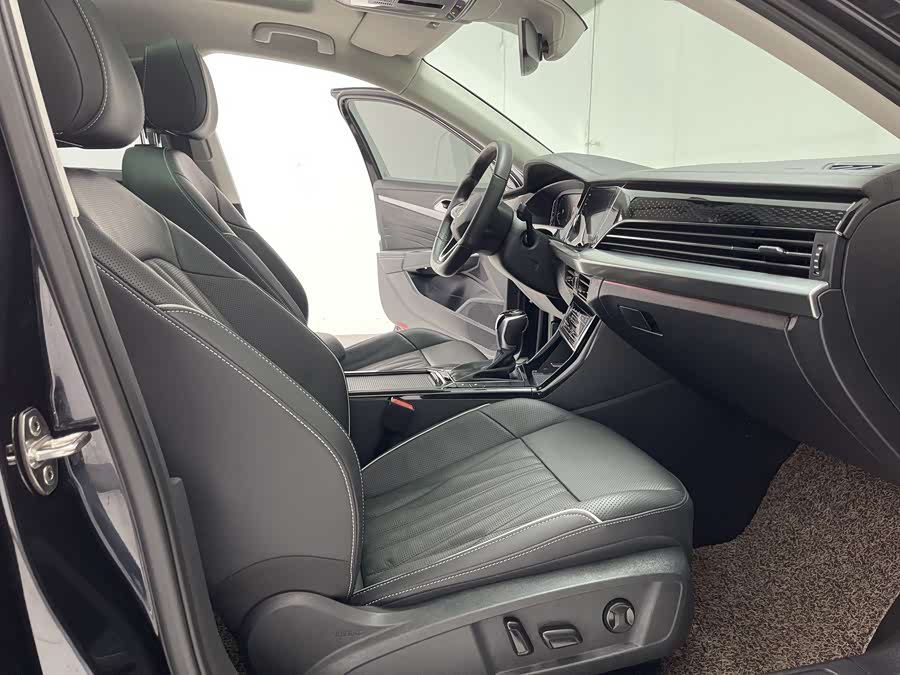 Volkswagen Passat 2022 car image #34