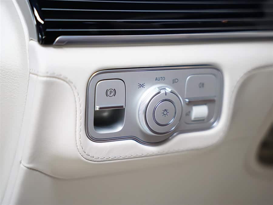 Mercedes-Benz Maybach GLS 2024 #34 Mercedes-Benz Maybach GLS 2024 car image #34