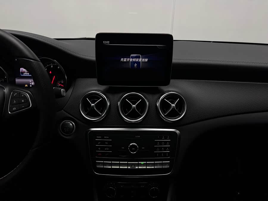 Mercedes-Benz GLA Class 2018 #34 Mercedes-Benz GLA Class 2018 car image #34