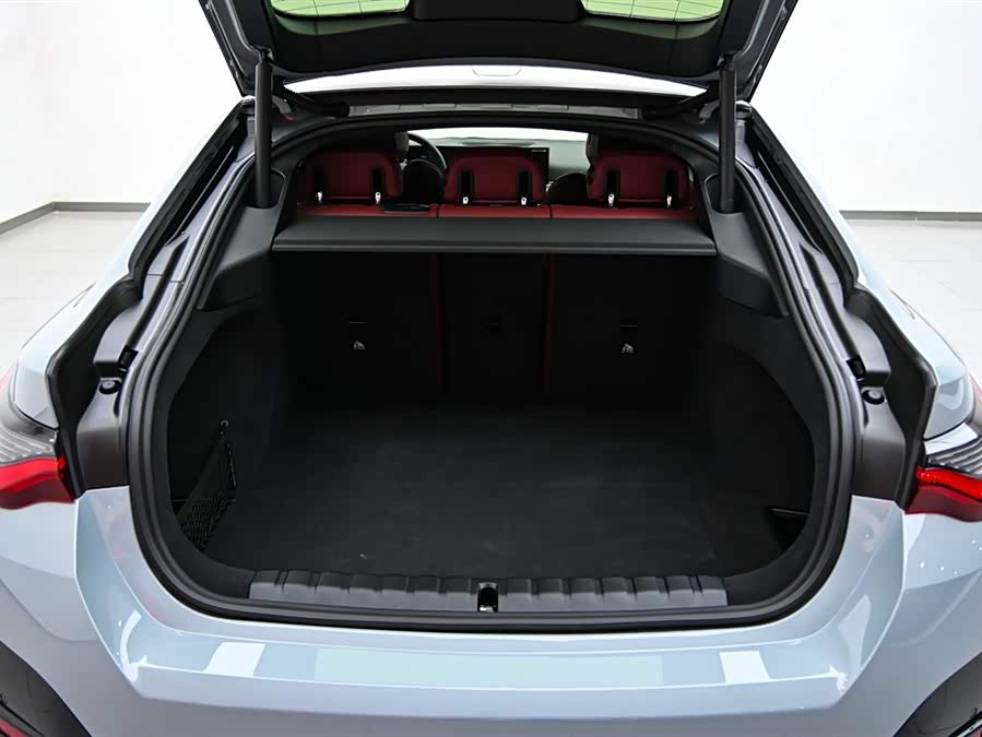 BMW i4 2025 car image #34