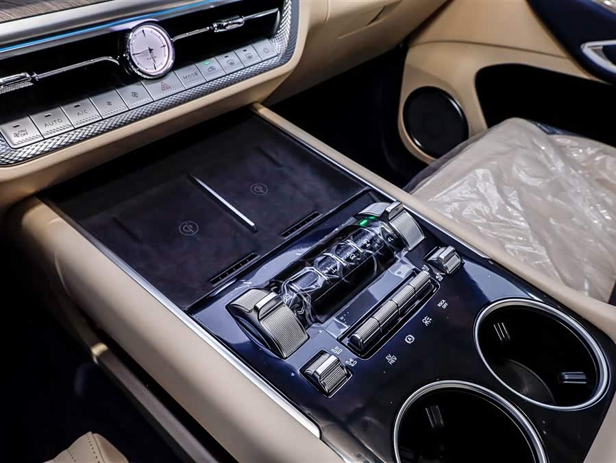 Tank 500 New Energy 2025 #34 Tank 500 New Energy 2025 car image #34