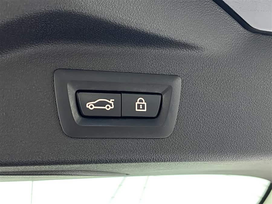 BMW X7 2021 car image #34