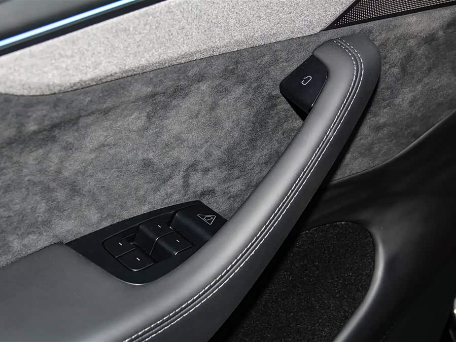 特斯拉 Model Y L 2025 汽车图片 #34