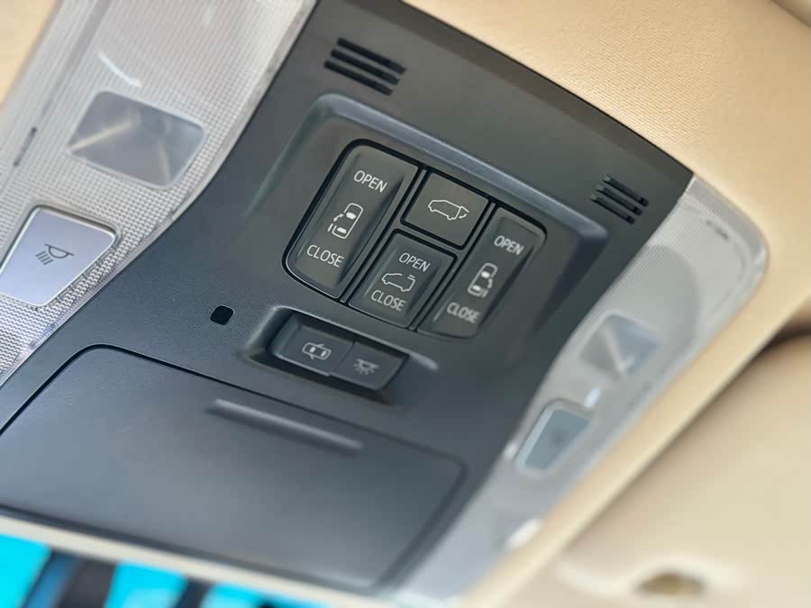 Toyota Alphard 2017 car image #34