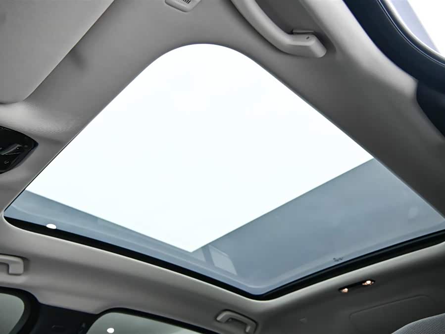 BMW i7 2024 car image #34