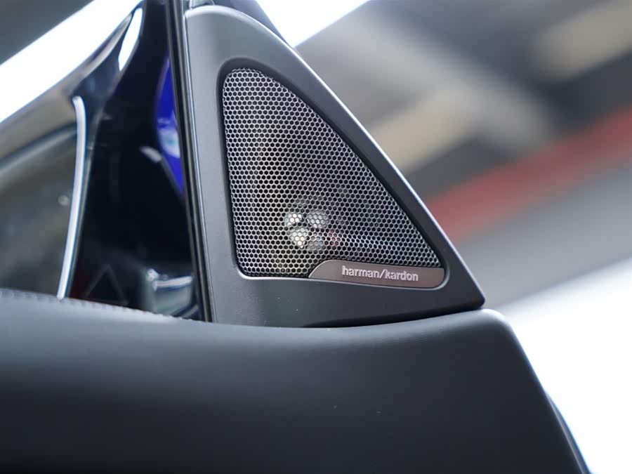 BMW M4 2019 car image #34