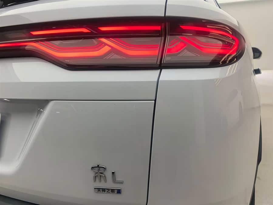 BYD SongL DM-i 2025 #34 BYD SongL DM-i 2025 car image #34