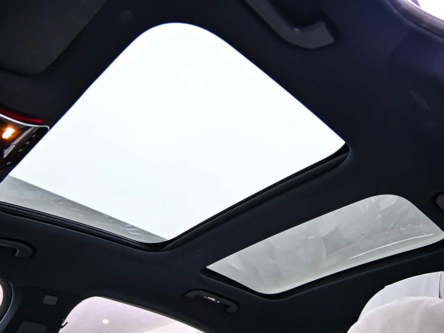 Mercedes-Benz E Class 2023 car image #34