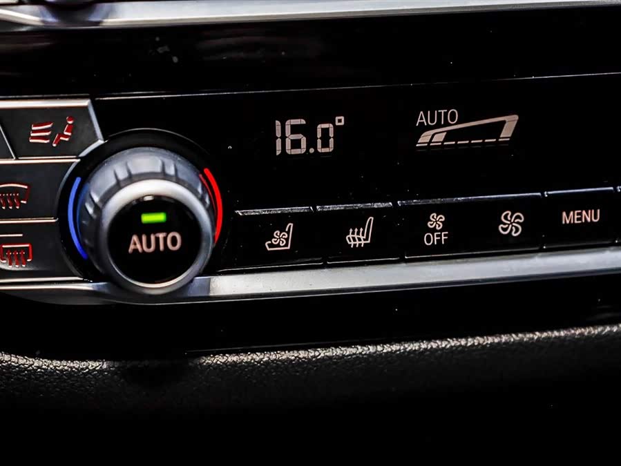 BMW 5 Series 2019 car image #34