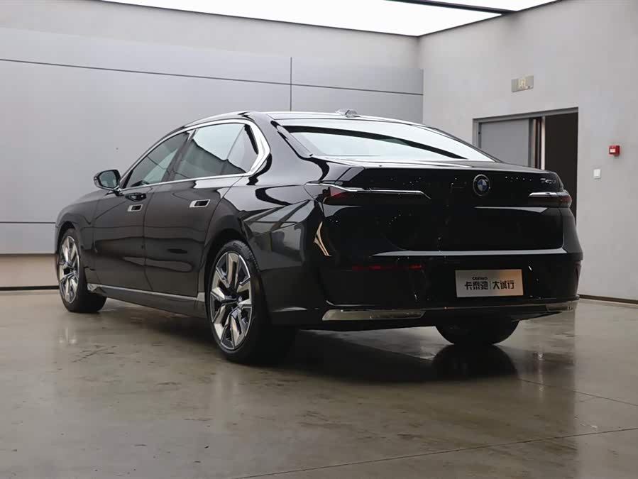 BMW 7 Series 2024 car image #34