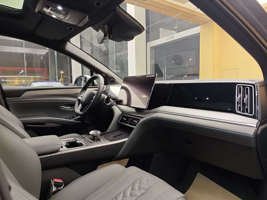 BYD SongL DM-i 2025 car image #34