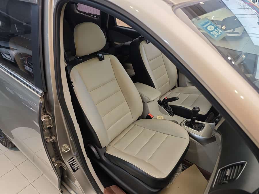 Forthing S500 2016 car image #34