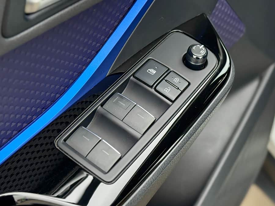Toyota C-HR 2018 #34 Toyota C-HR 2018 car image #34