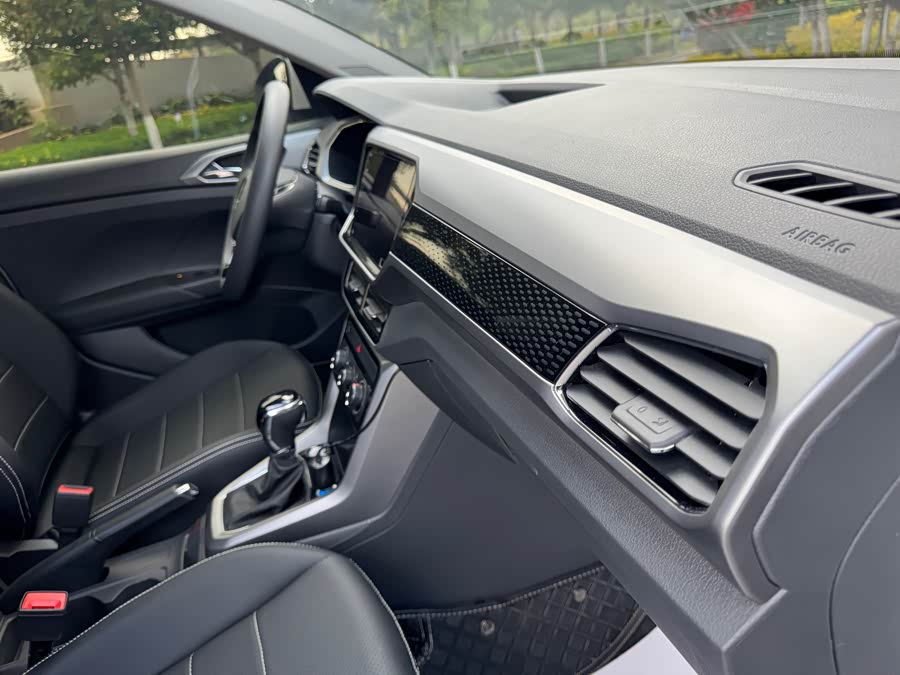 Volkswagen T-Cross 2021 #34 Volkswagen T-Cross 2021 car image #34