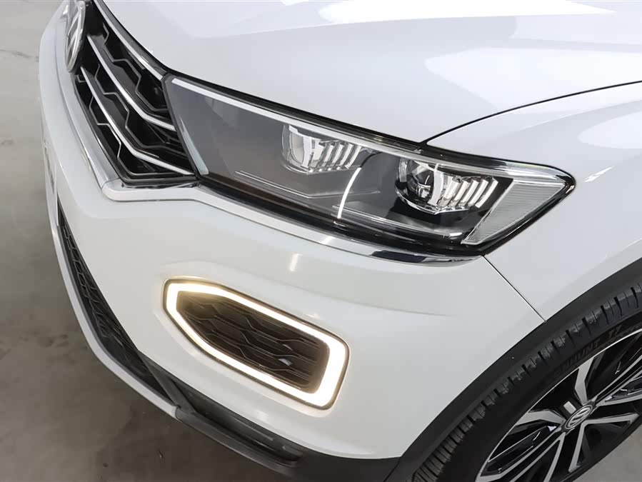 Volkswagen T-Roc 2020 car image #34