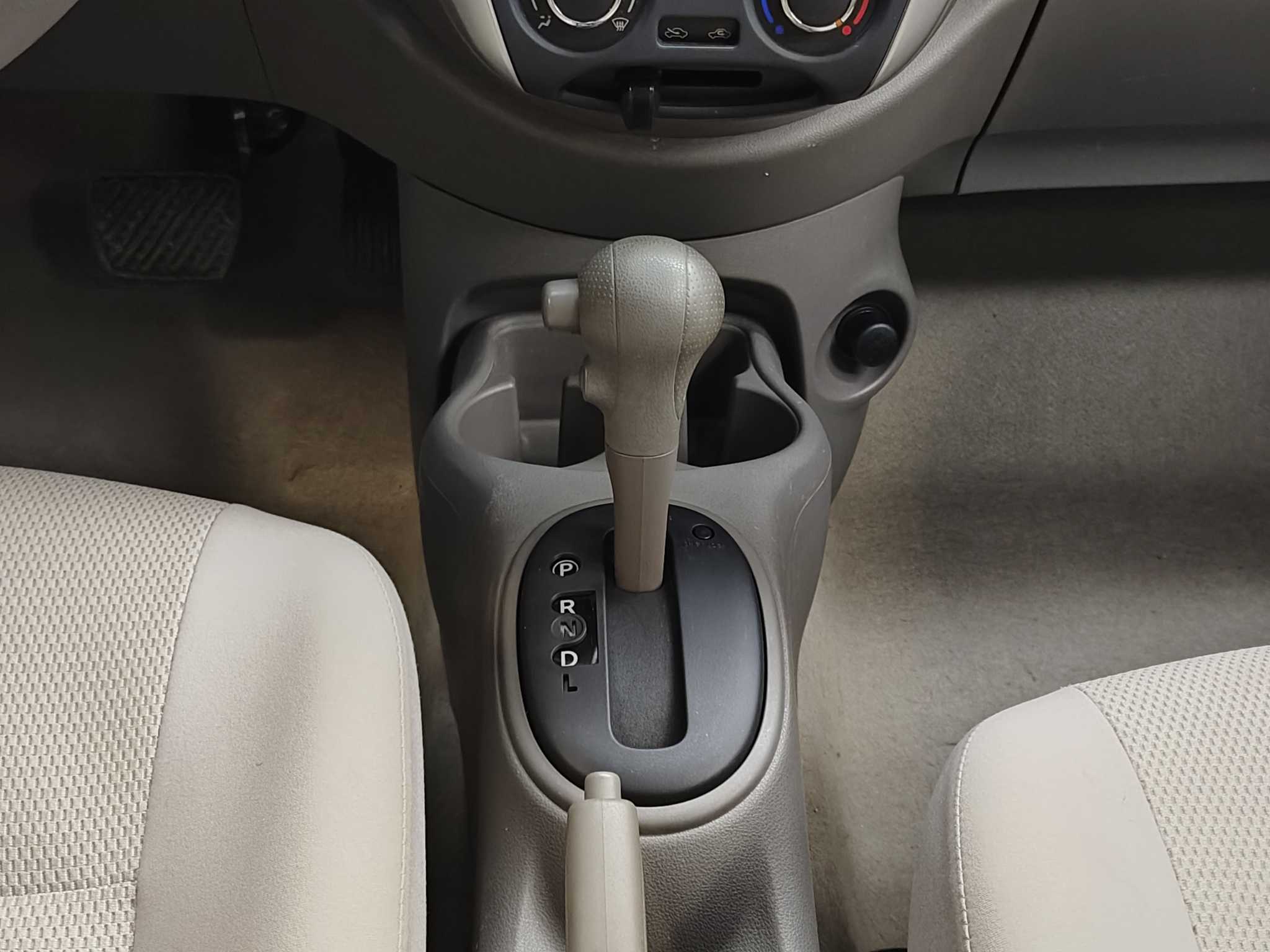 Nissan Sunny 2016 #34 Nissan Sunny 2016 car image #34