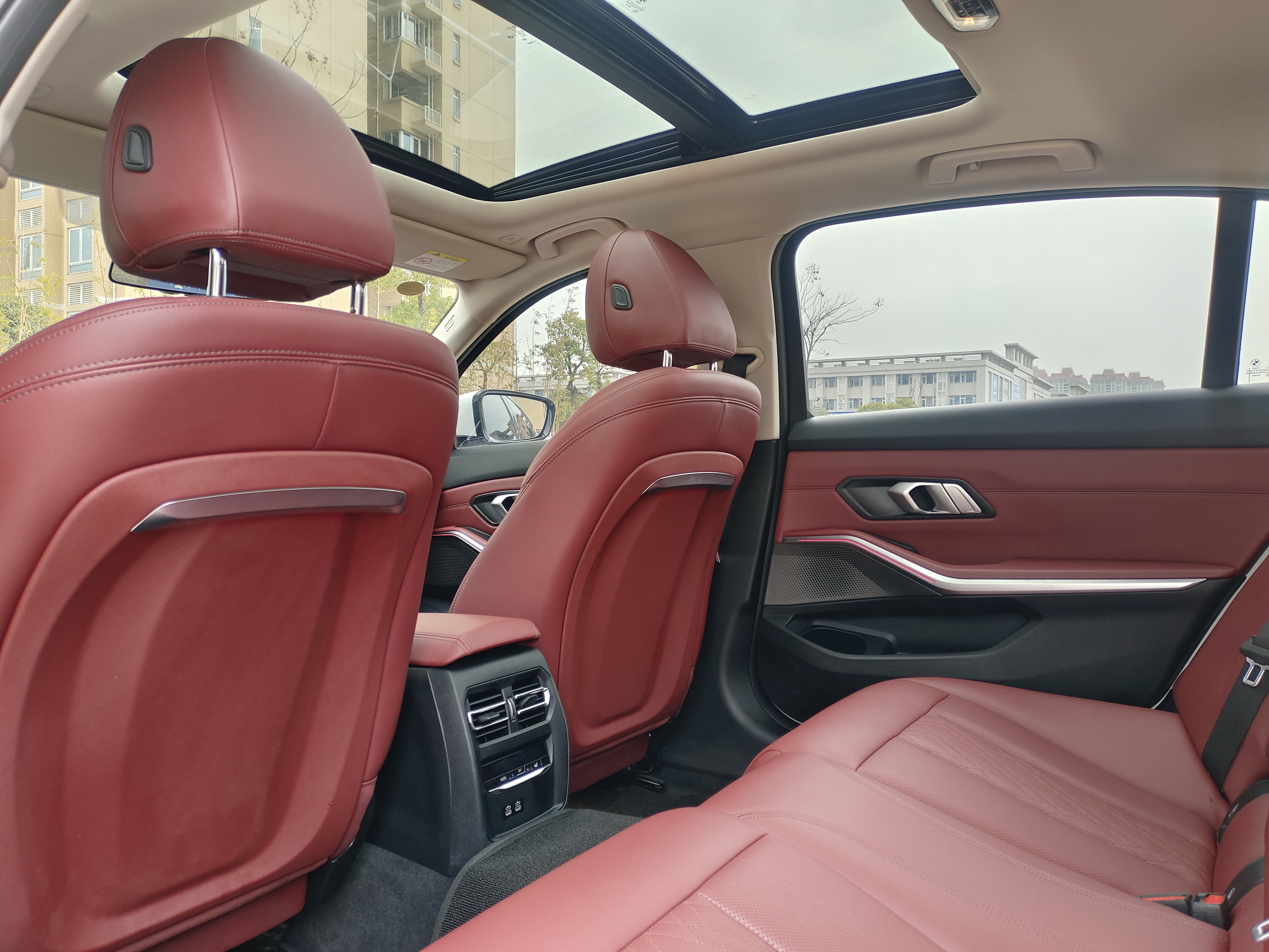 BMW i3 2023 car image #34