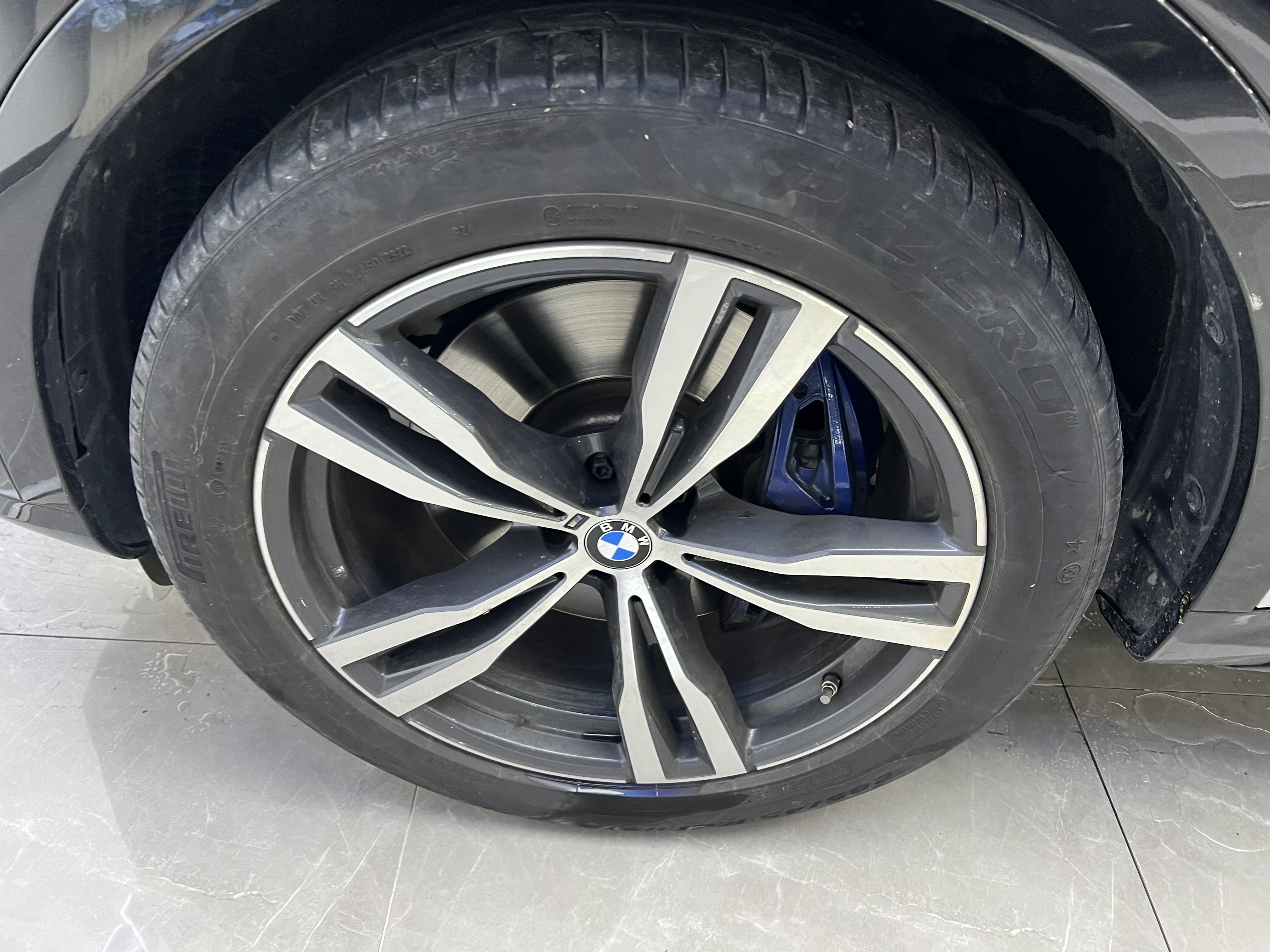 BMW X7 M60i 2023 immagine di auto #34