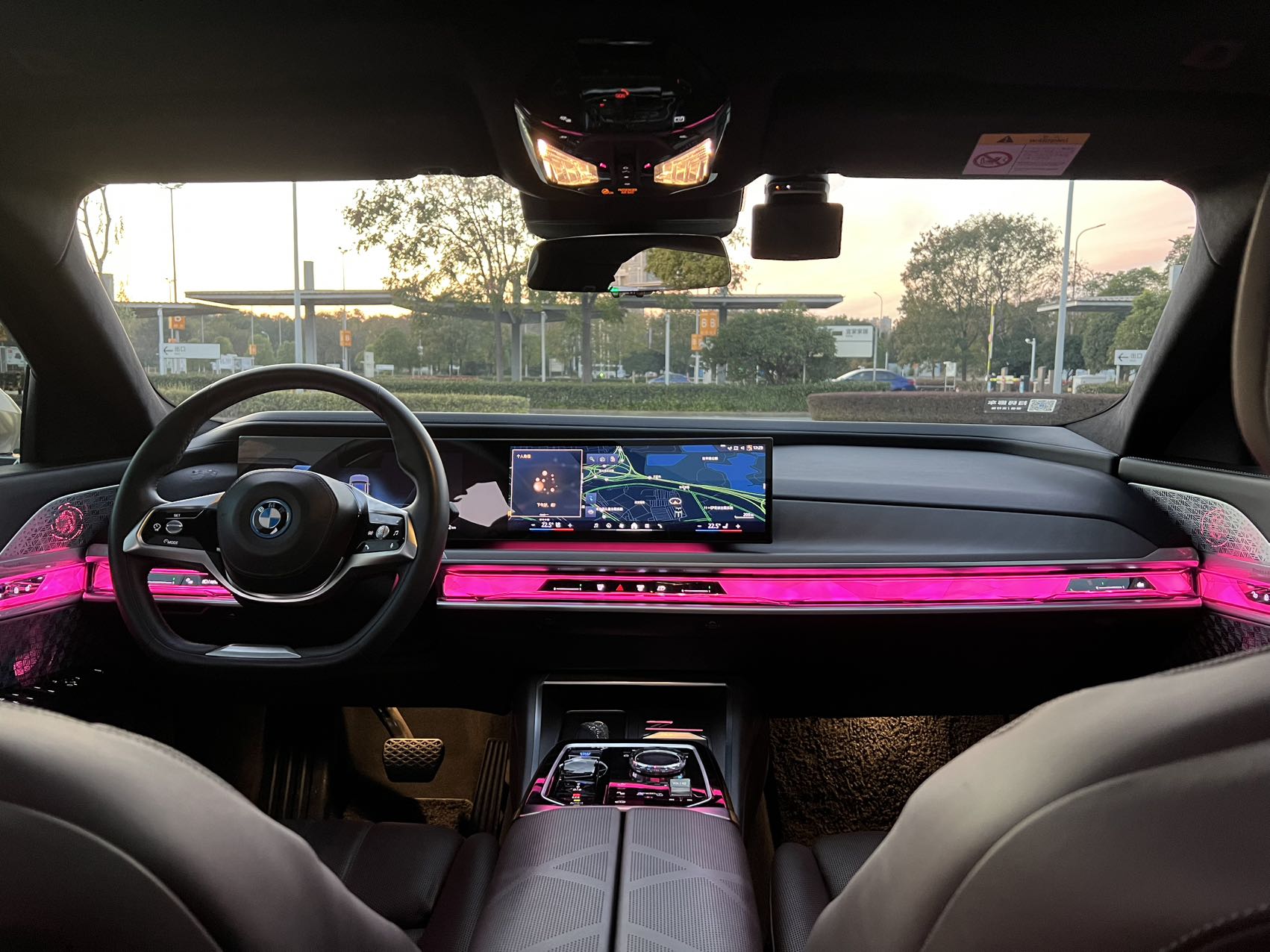 BMW i7 2023 car image #34