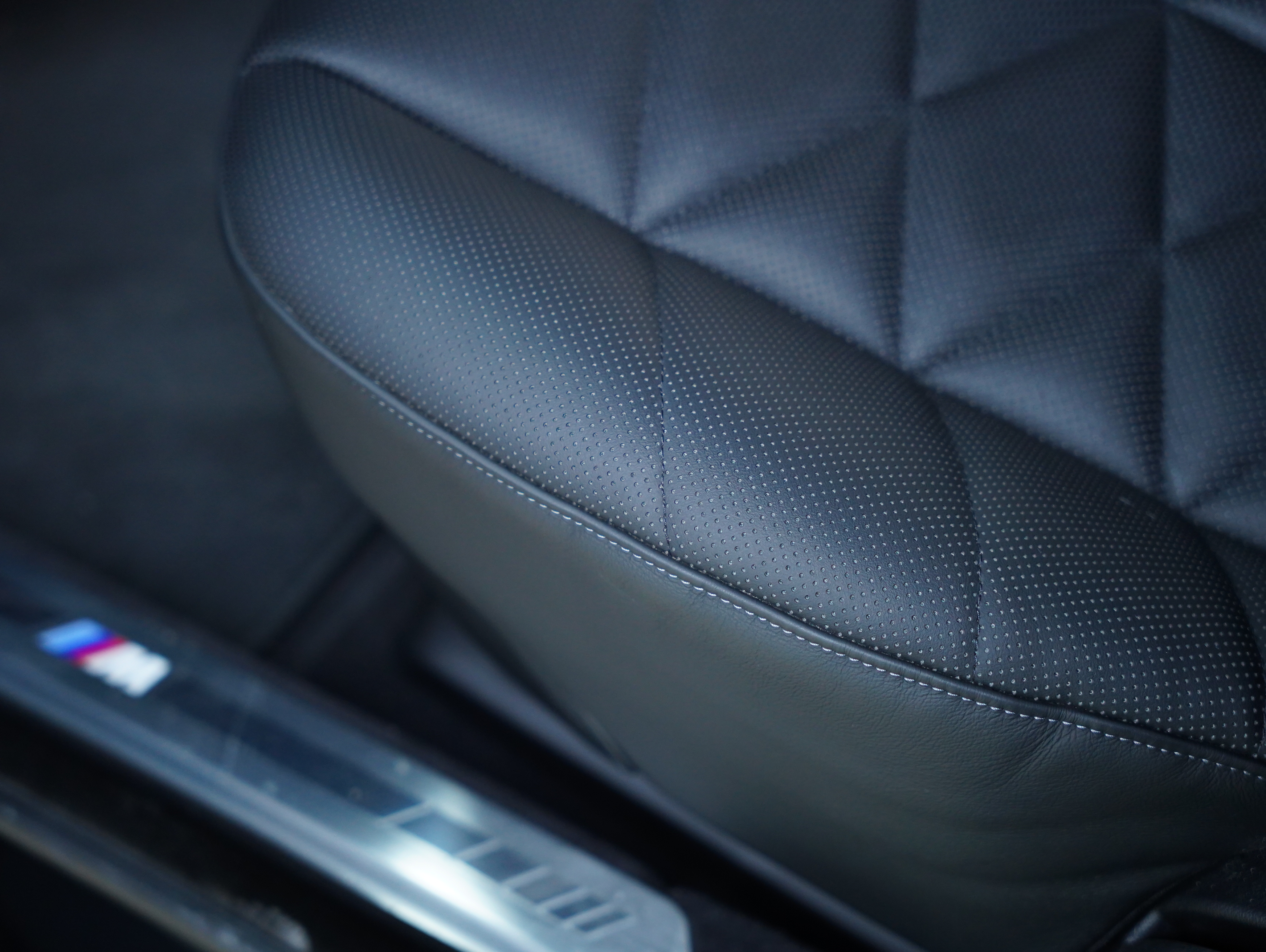 BMW i7 M70L 2023 #34 BMW i7 M70L 2023 car image #34