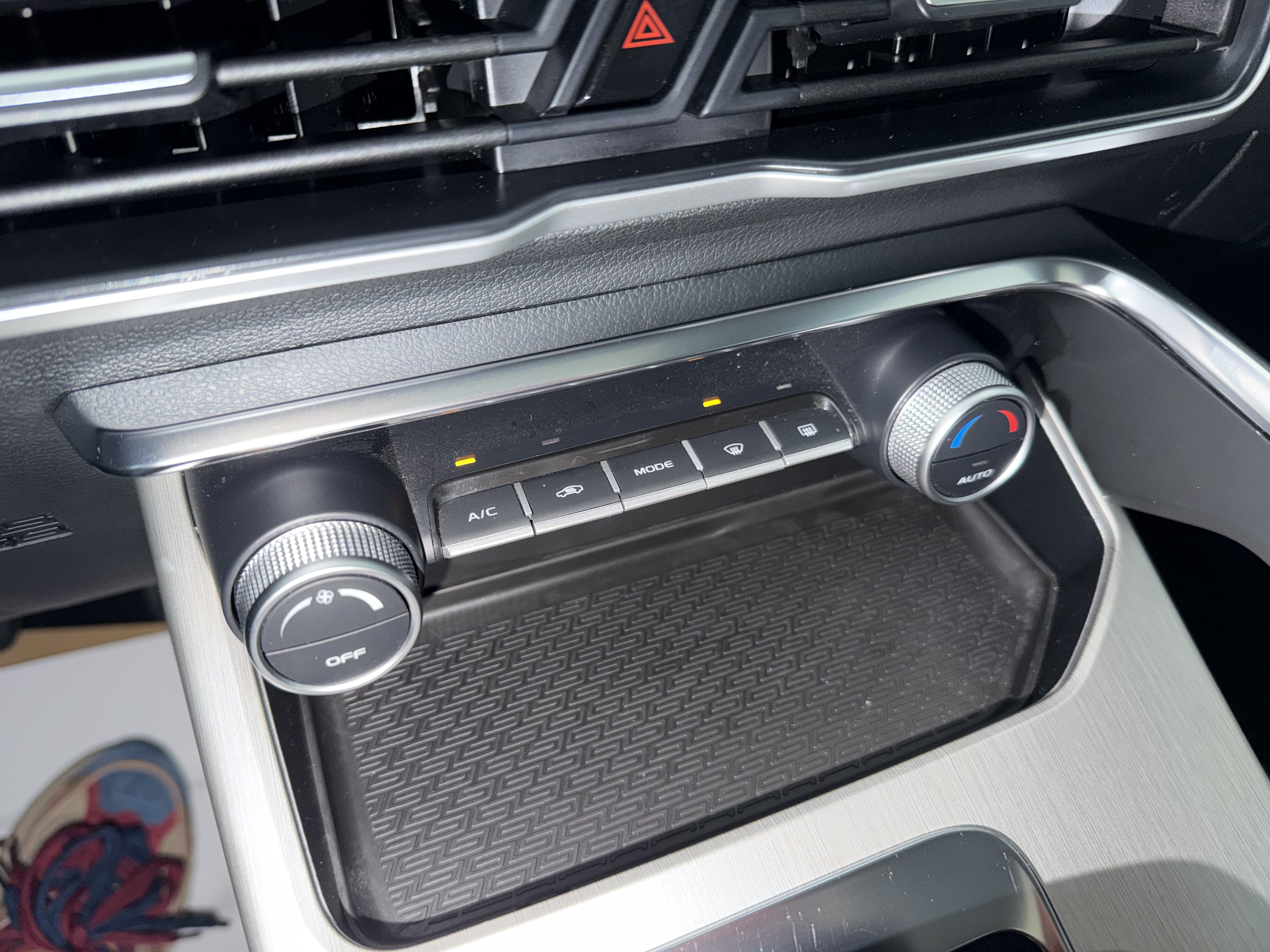GEELY Coolray 2024 #34 GEELY Coolray 2024 car image #34
