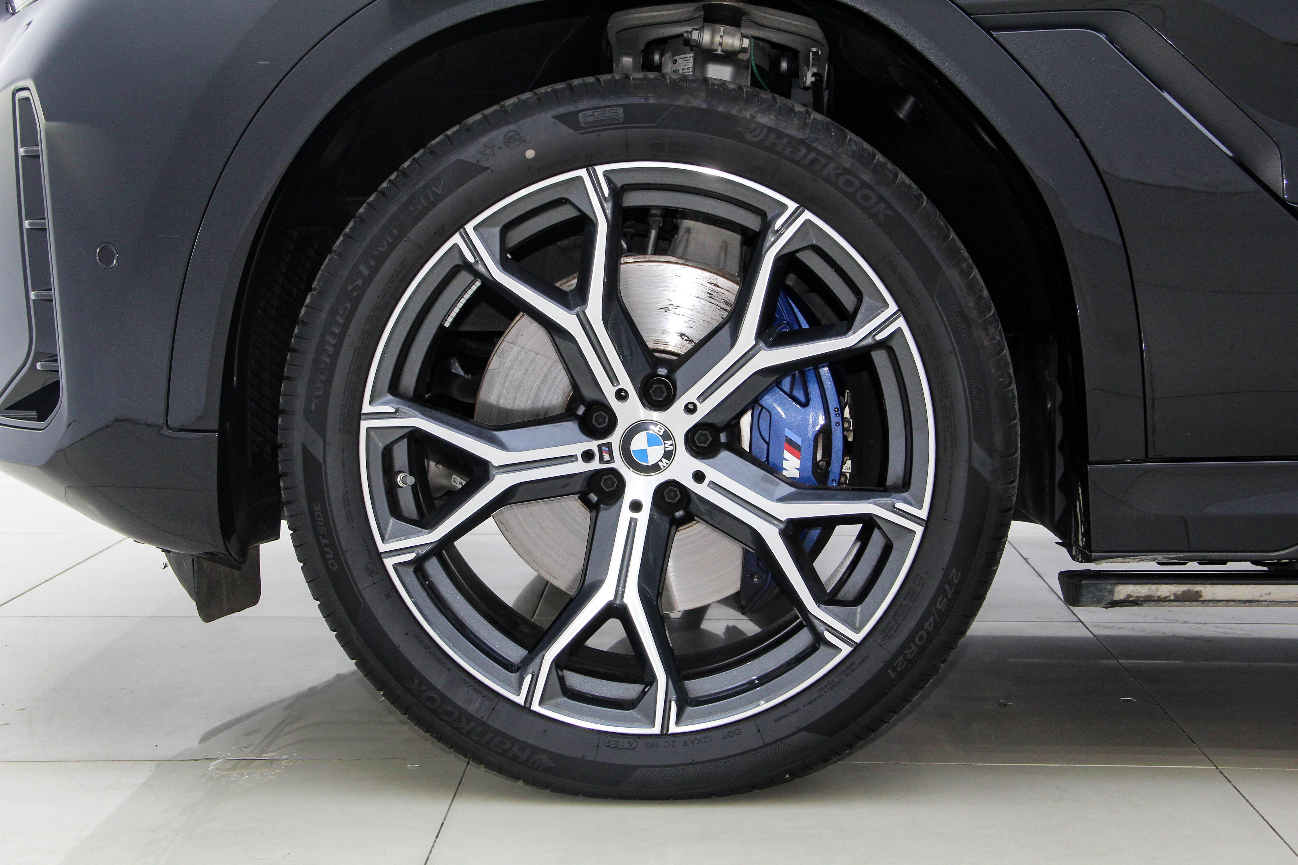 BMW X6 2025 car image #34