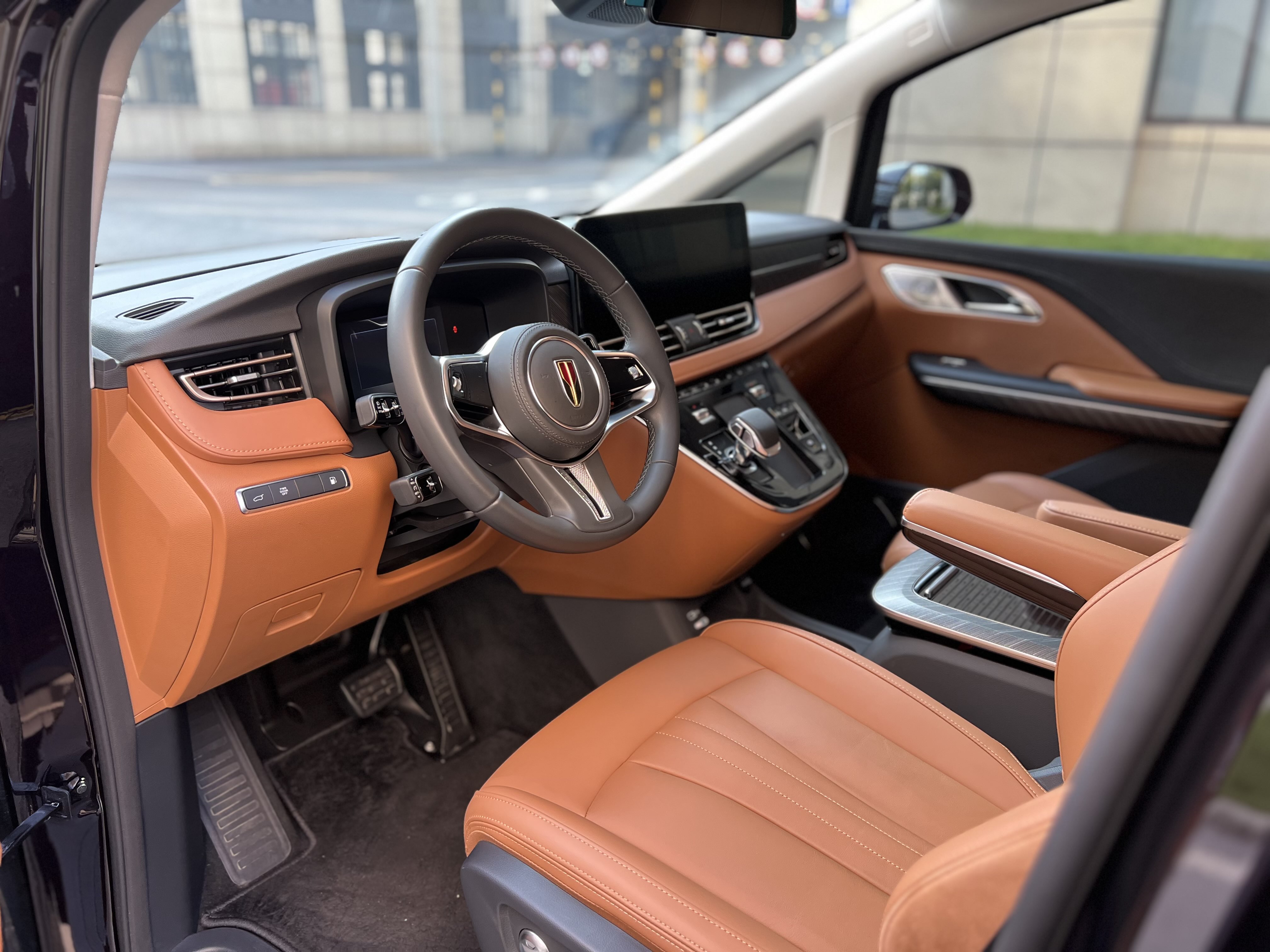 HongQi HQ9 PHEV 2024 #34 HongQi HQ9 PHEV 2024 car image #34