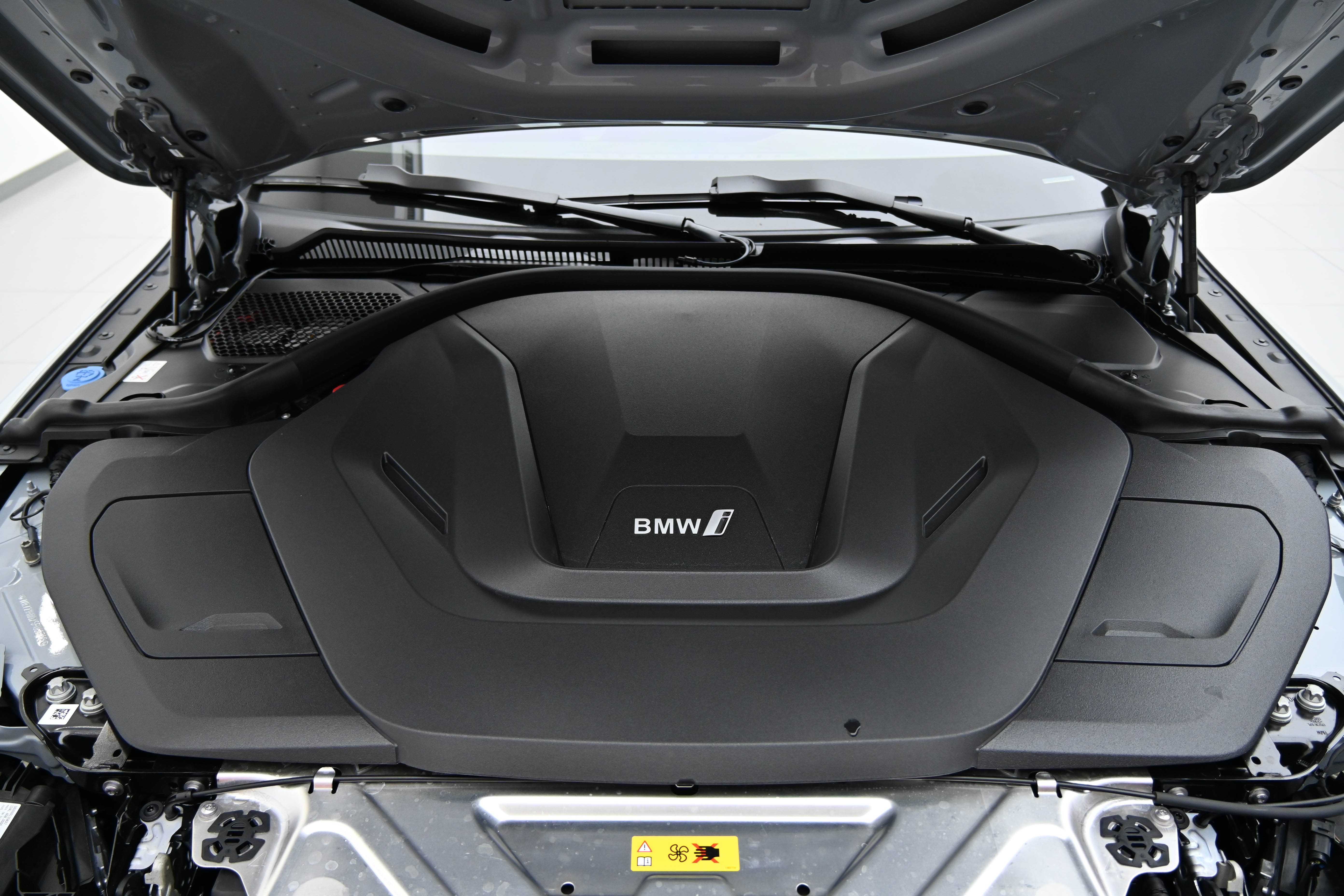 BMW i4 2025 car image #34