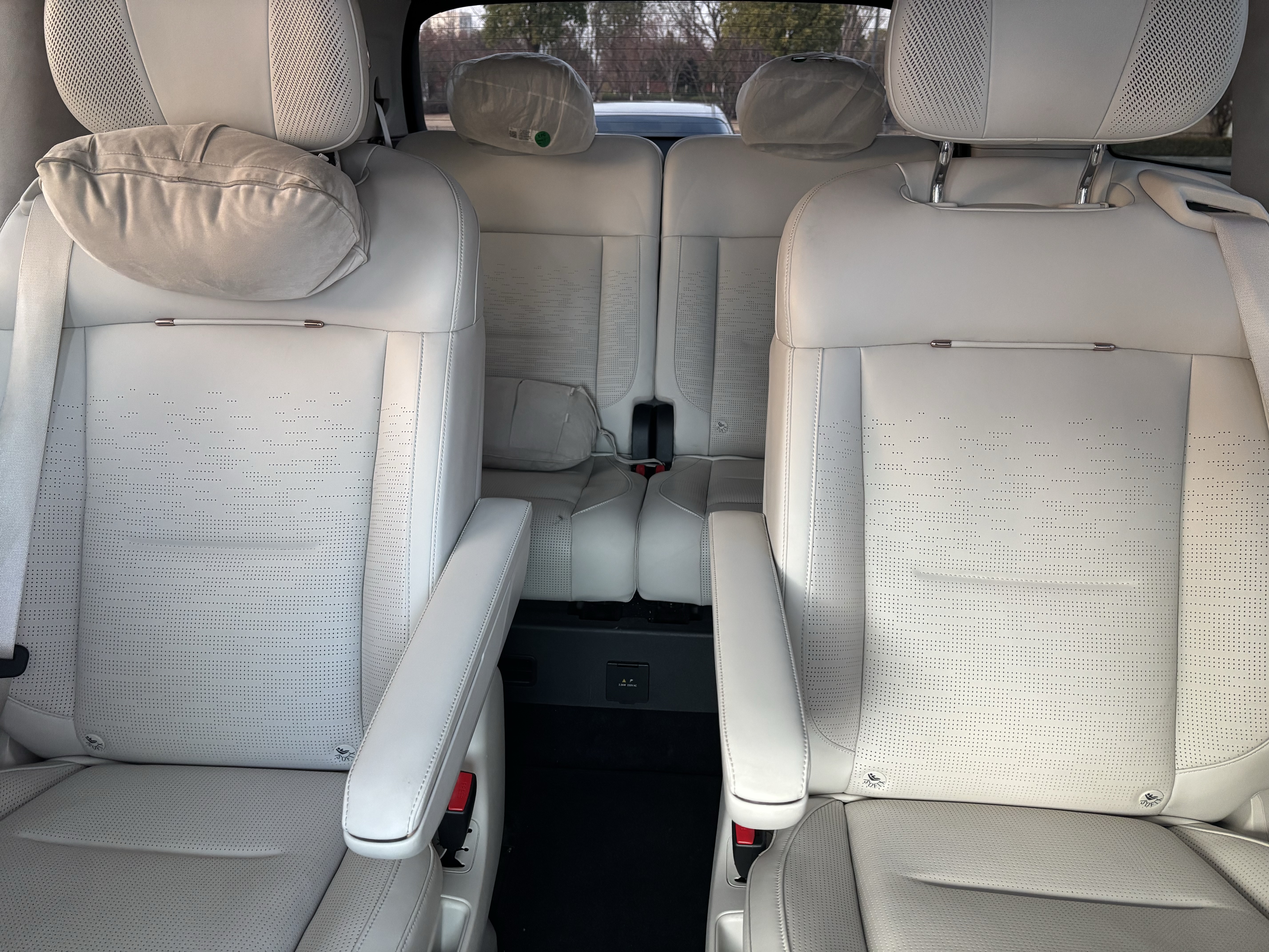 Lynk & Co 900 2025 car image #34