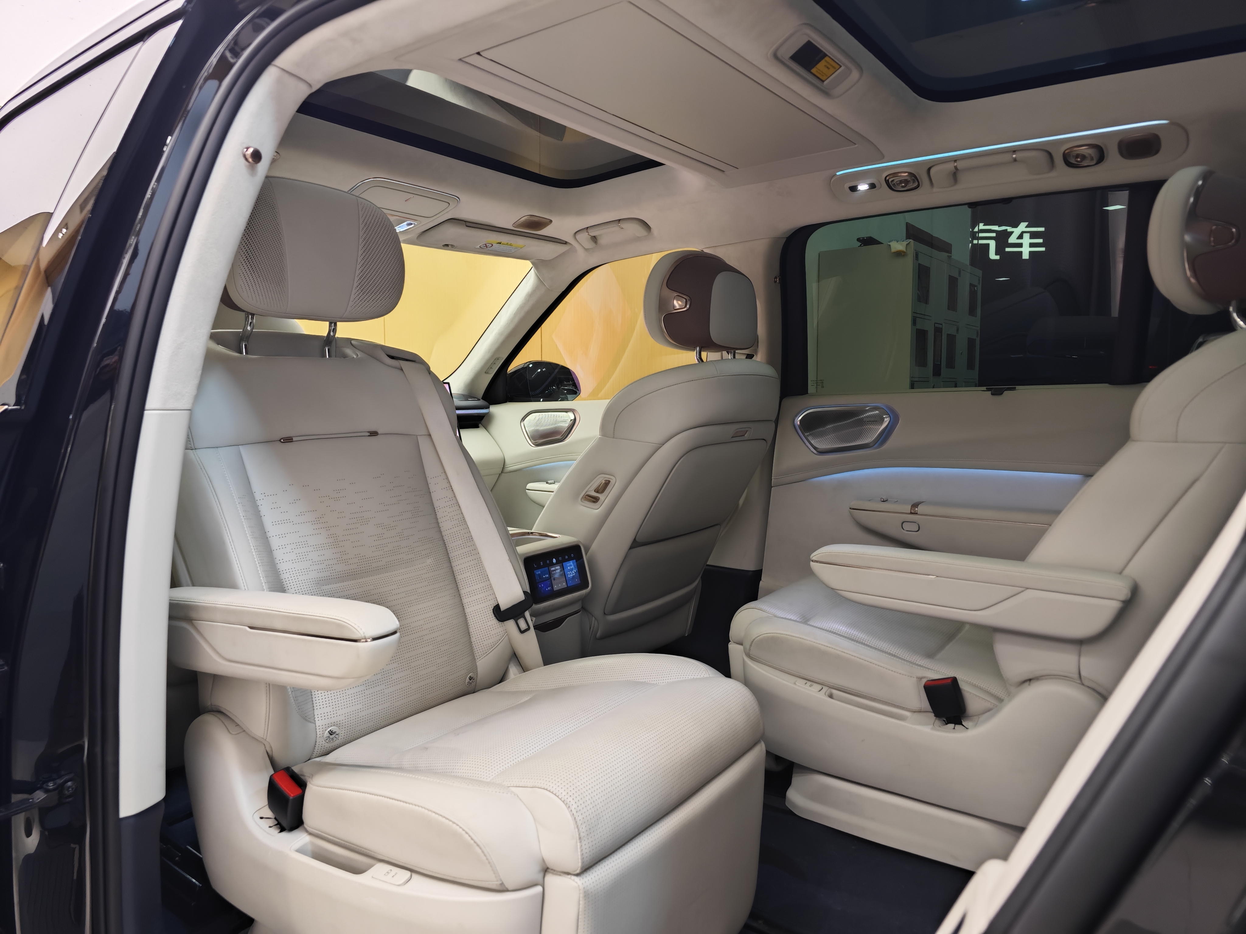 Lynk & Co 900 2025 car image #34