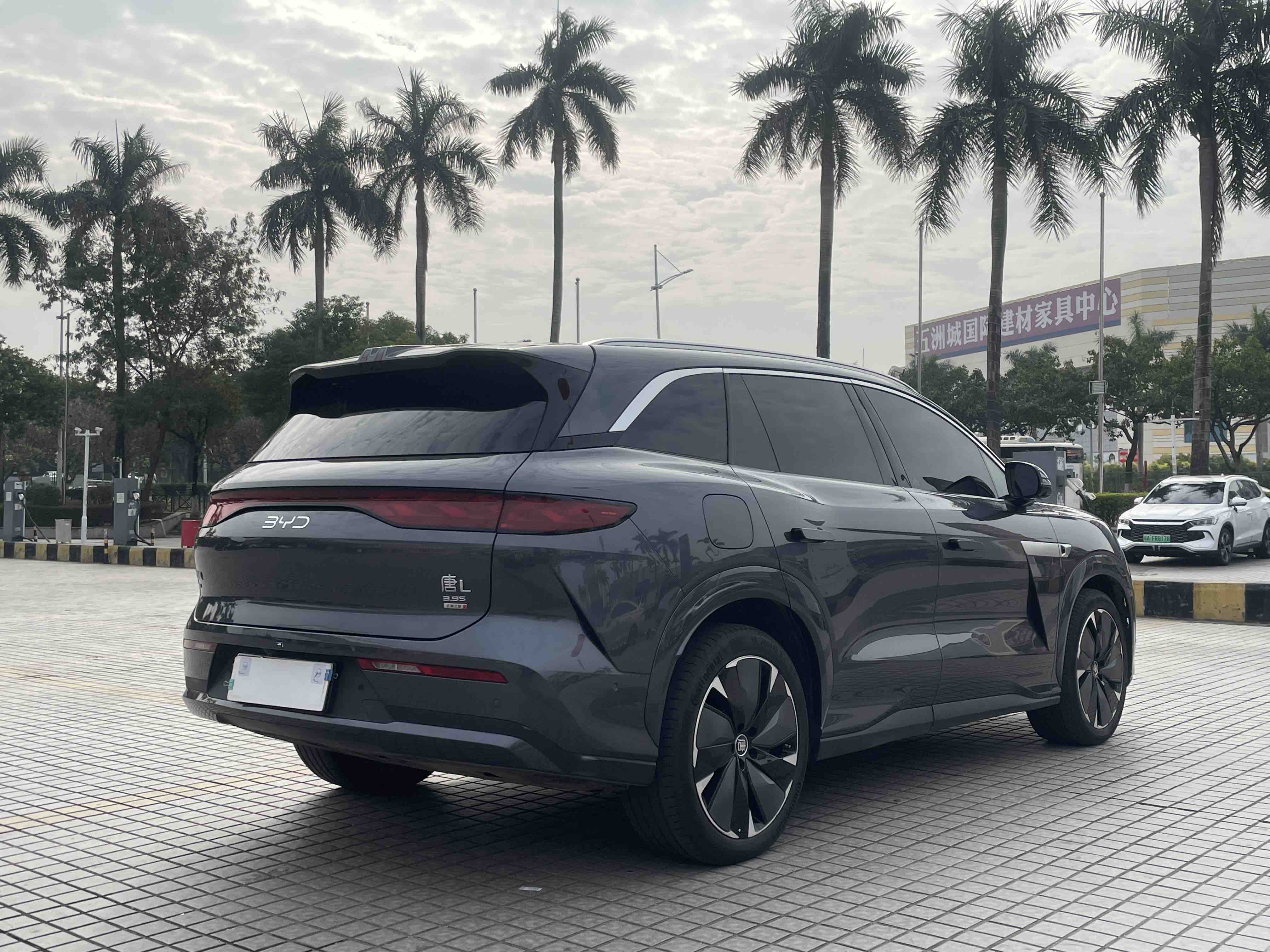 BYD Tang L 2025 immagine di auto #34