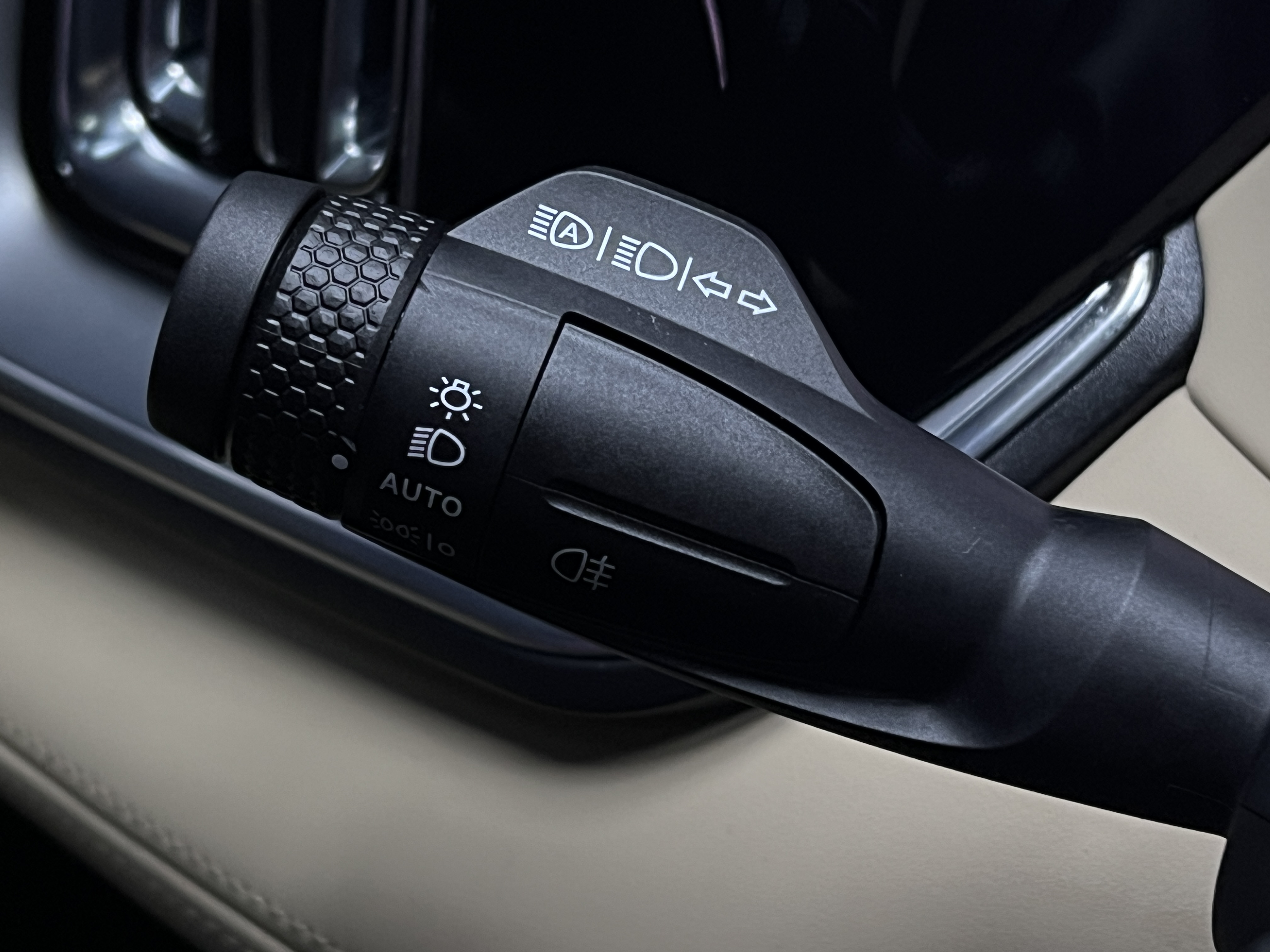 GEELY Monjaro 2025 car image #34