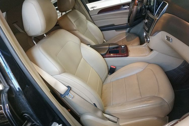 Mercedes-Benz M Class 2015 car image #34