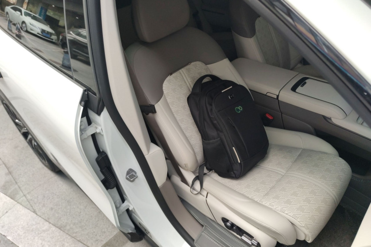 Zeekr 7X 2024 car image #34