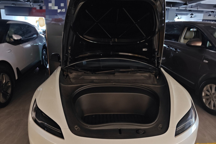 Tesla Model 3 2023 car image #34