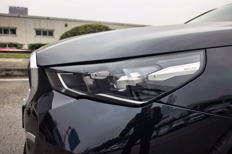 BMW i5 2024 car image #34