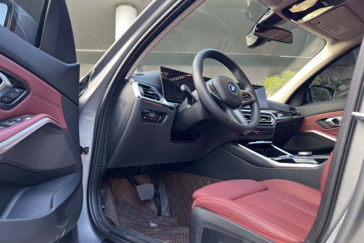 BMW i3 2022 car image #34