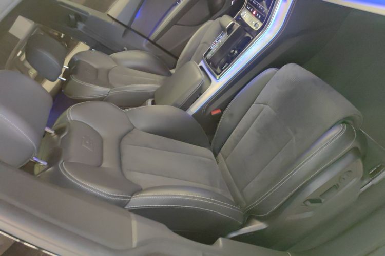 Audi Q8 2019 car image #34