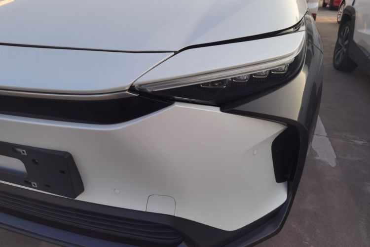 Toyota bZ4X 2022 immagine di auto #34