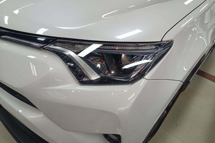 Toyota RAV4 2018 #34 Toyota RAV4 2018 car image #34