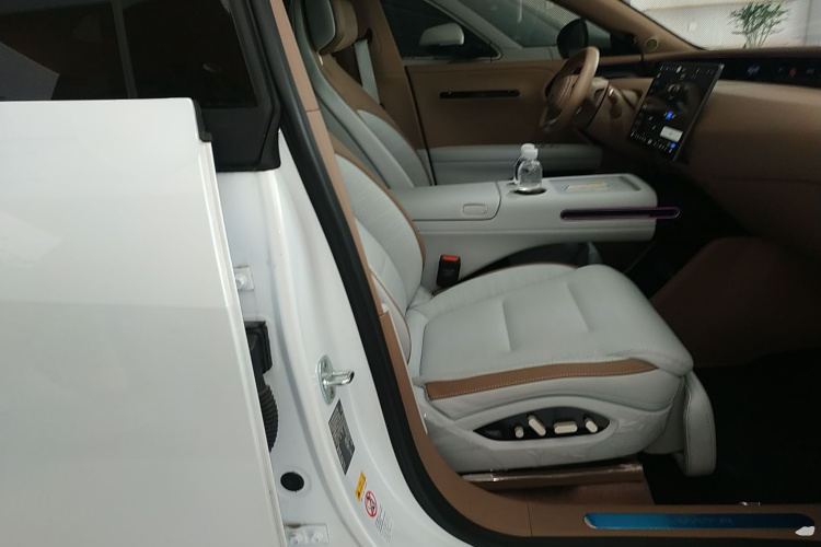 Avatr 07 2025 car image #34