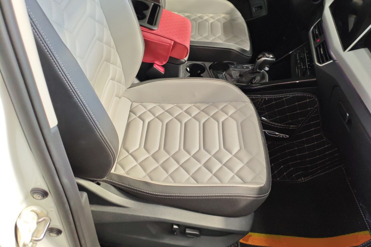 Volkswagen Tayron 2023 immagine di auto #34