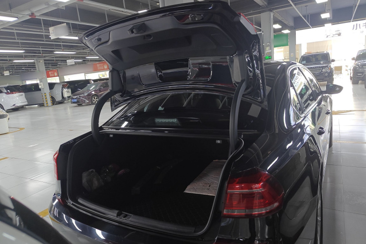 Volkswagen Passat 2018 car image #34