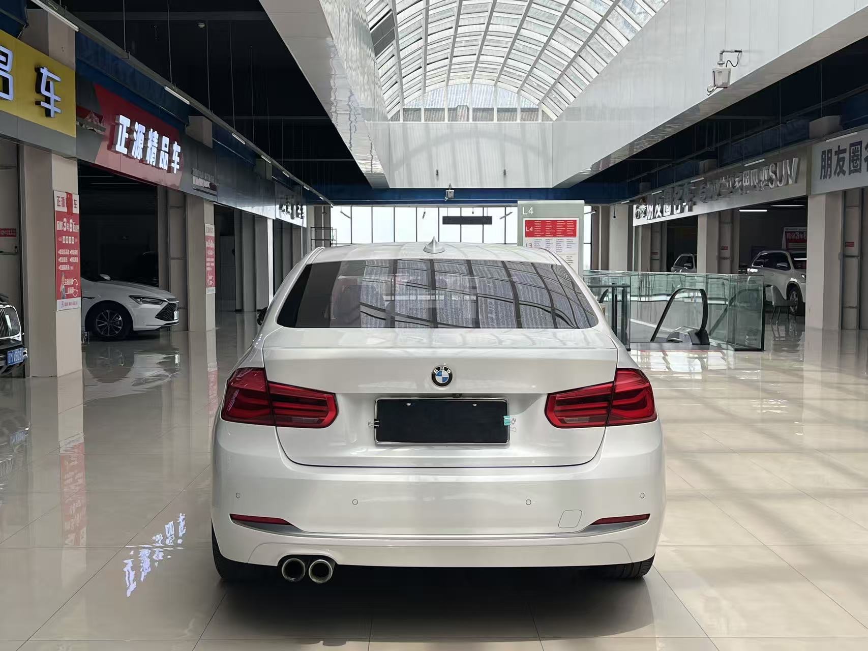 BMW 3 Series 2018 car image #8